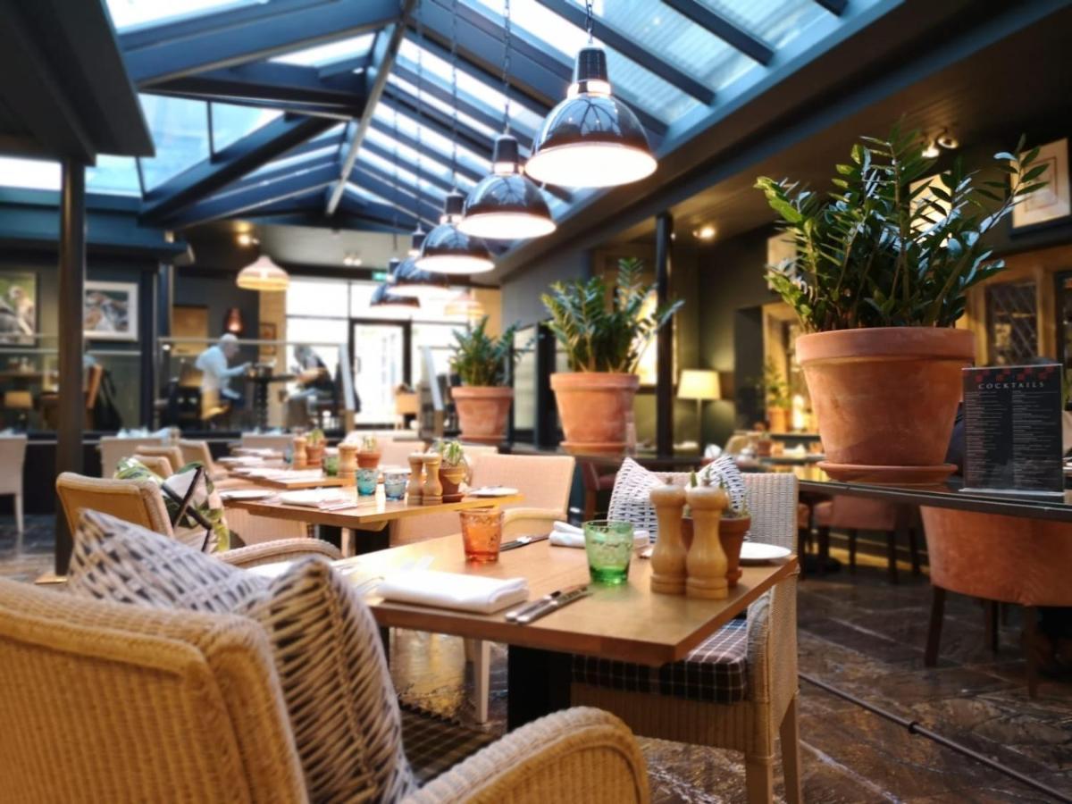 The Broadway Hotel מראה חיצוני תמונה